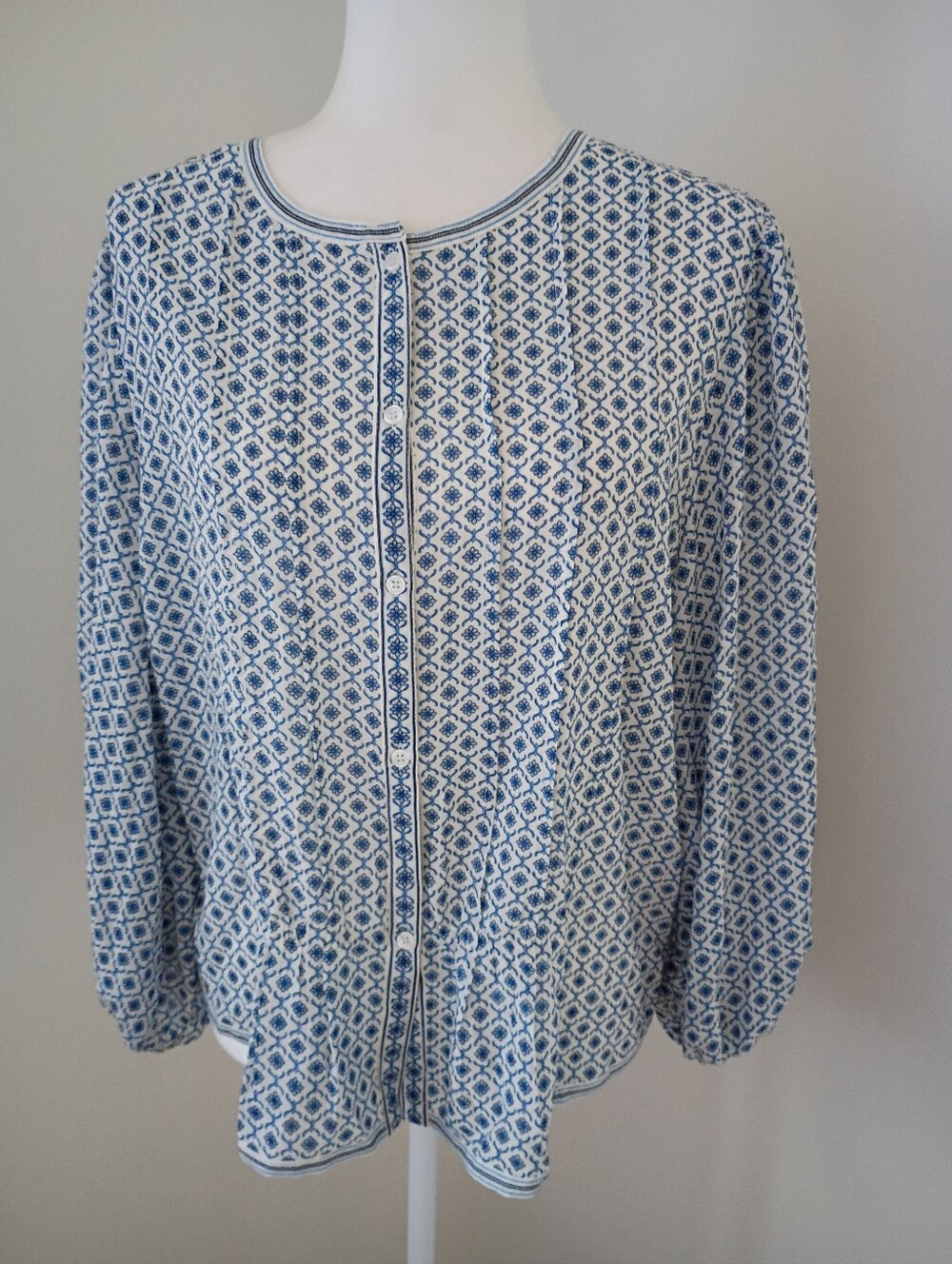 Max Studio Blue and White Floral Blouse NWOT Size XL